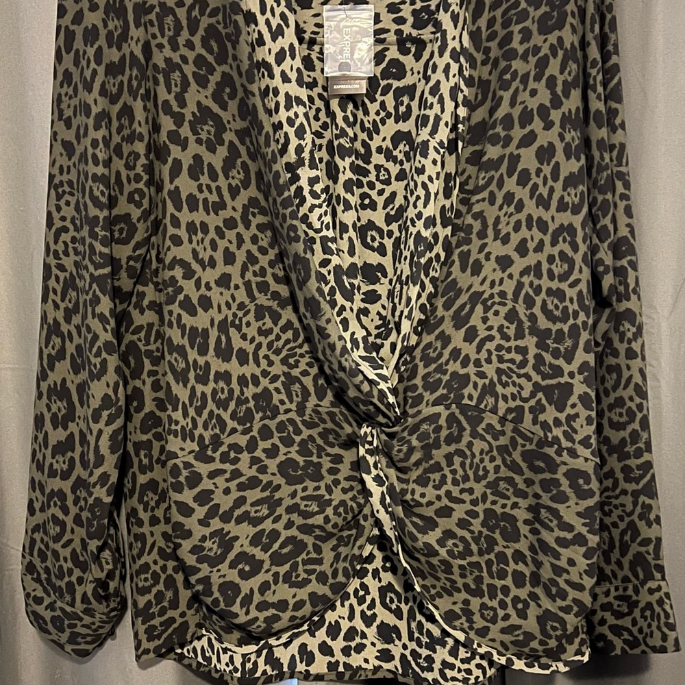 Express blouse - Olive Green and Black Leopard
